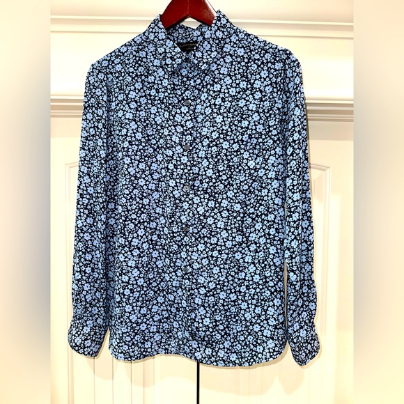 Banana Republic Tops - Banana Republic Classic Fit Floral Blouse | Size Medium